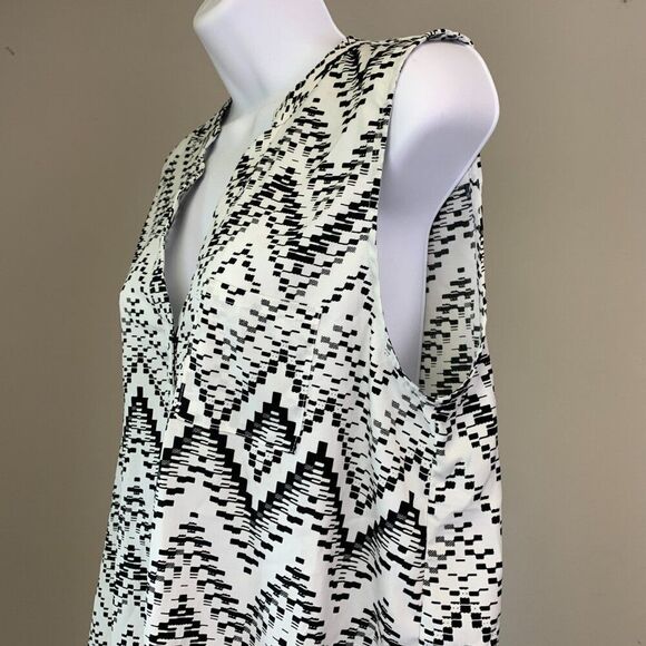 Collective Concepts sz L Blouse Sleeveless Top Black White Lightweight V-neck - Picture 3 of 6